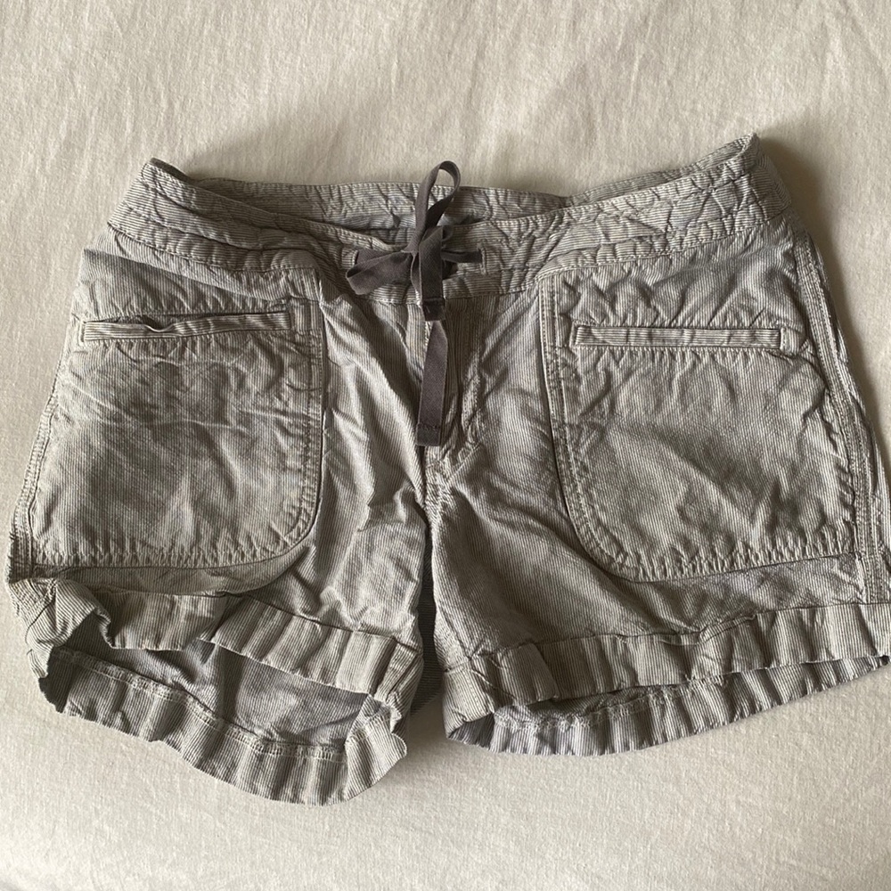 North Face striped linen cotton blend shorts, size 4